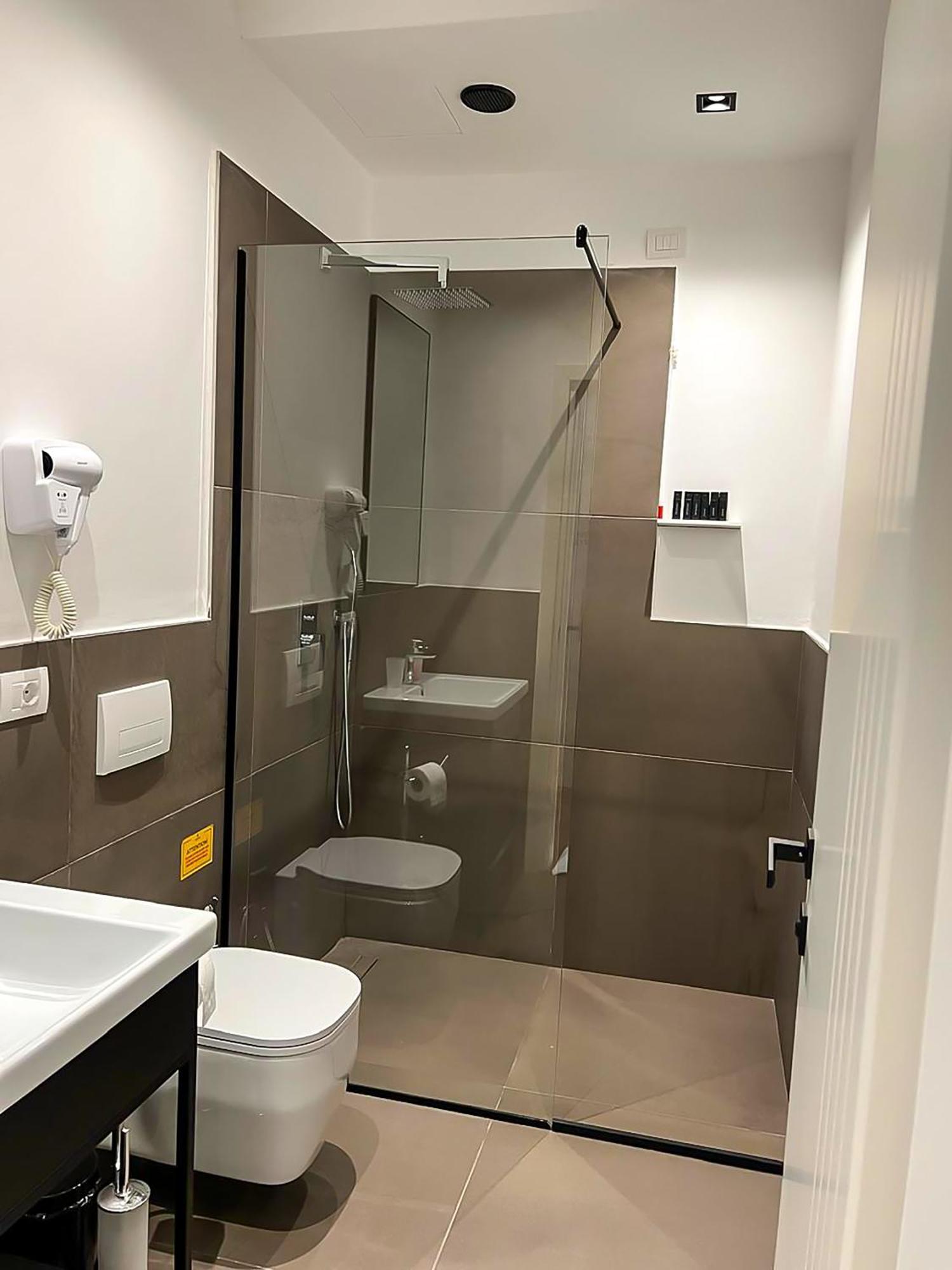 Hotel Central Vlorë 外观 照片